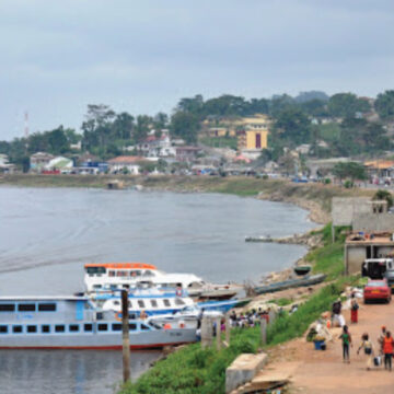 Lambaréné une ville entre ciel, eau et forêt