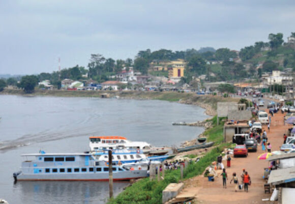 Lambaréné une ville entre ciel, eau et forêt